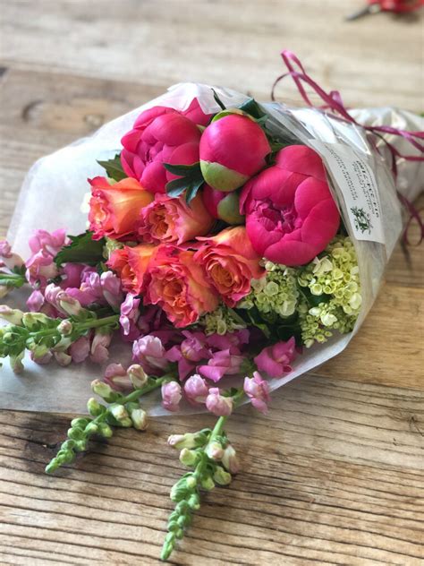 Village Flower Shoppe (@villageflowershoppe) .